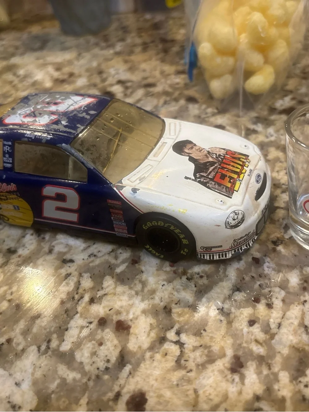 1998 Hasbro Rusty Wallace #2 Elvis Presley Viva Las Vegas Ford Taurus NASCAR Die